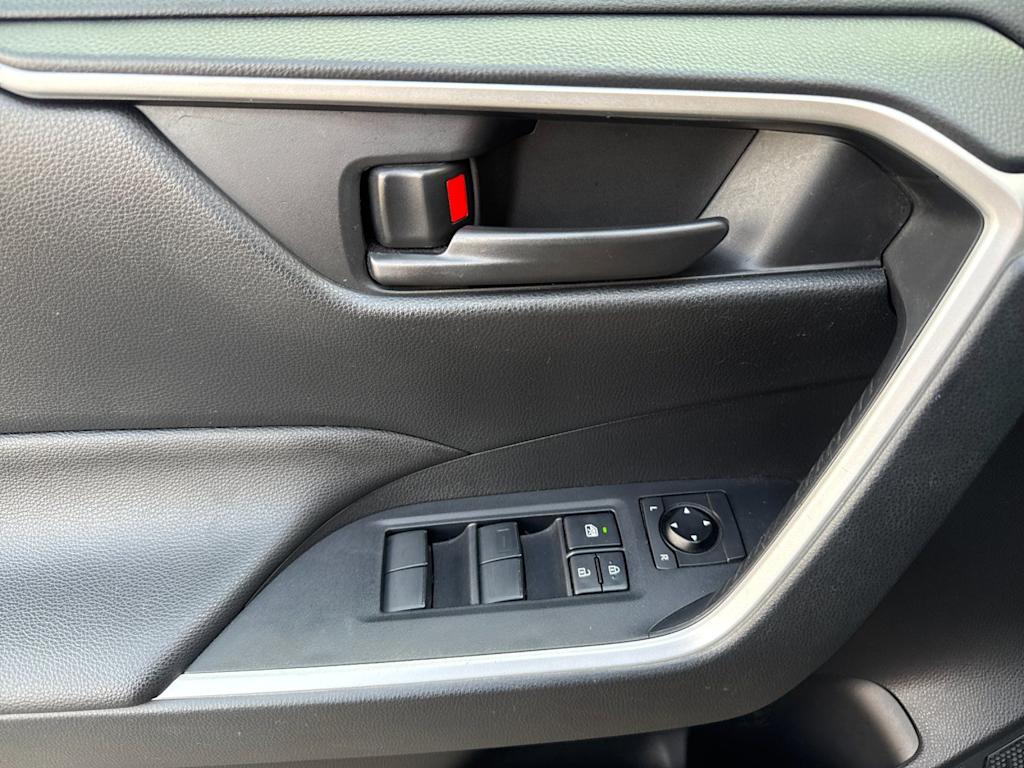 Thumbnail: 2019 Toyota RAV4 - 22