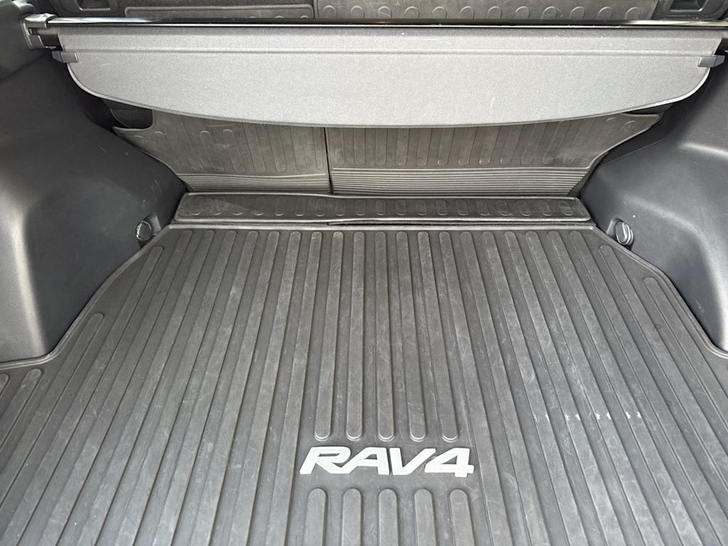 Thumbnail: 2019 Toyota RAV4 - 17