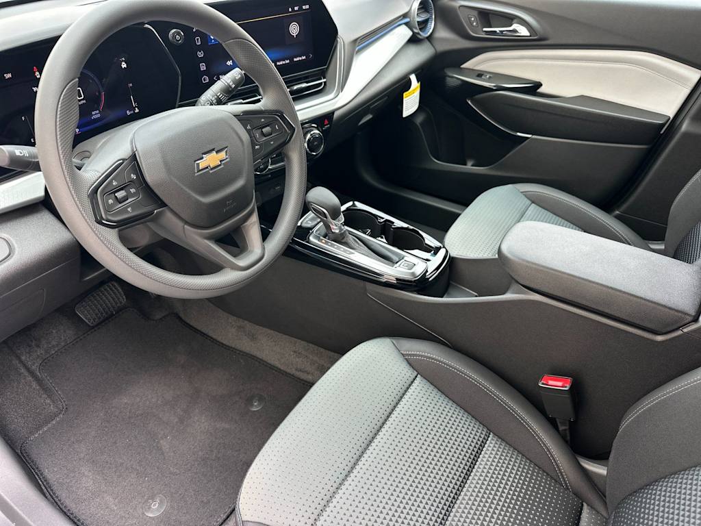 Thumbnail: 2026 Chevrolet Trax - 8
