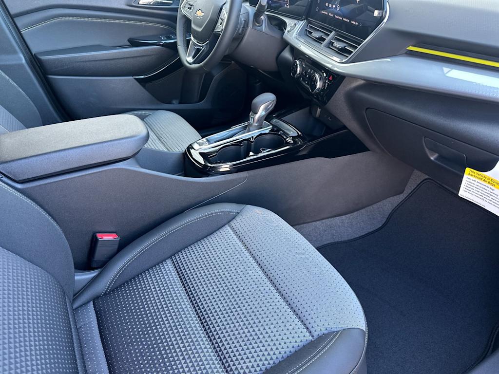 2025 Chevrolet Trax LT 11