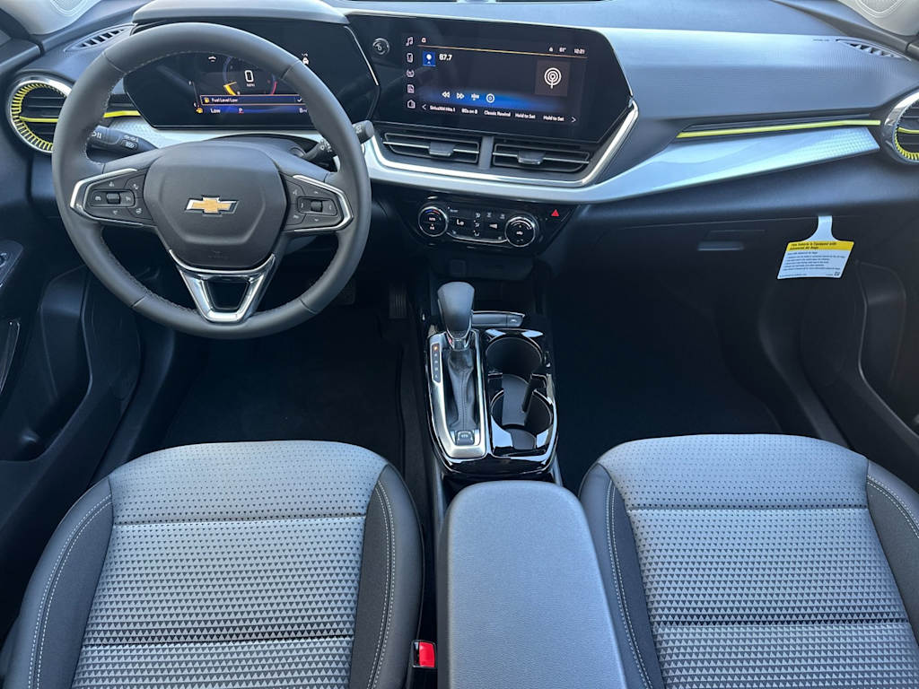 2025 Chevrolet Trax LT 2