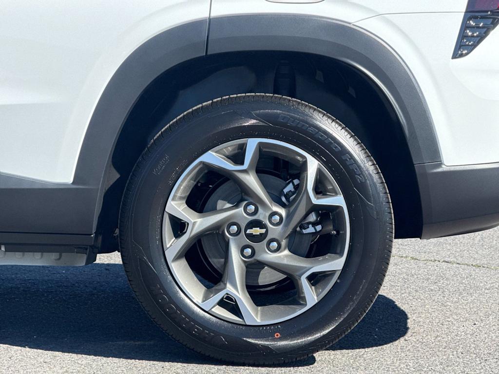 Thumbnail: 2026 Chevrolet Trax - 8