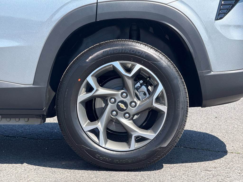Thumbnail: 2026 Chevrolet Trax - 8
