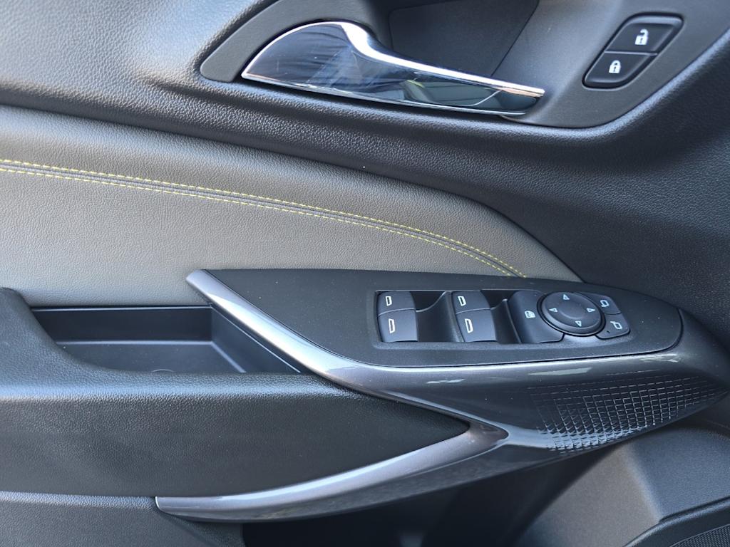 Thumbnail: 2025 Chevrolet Trax - 22