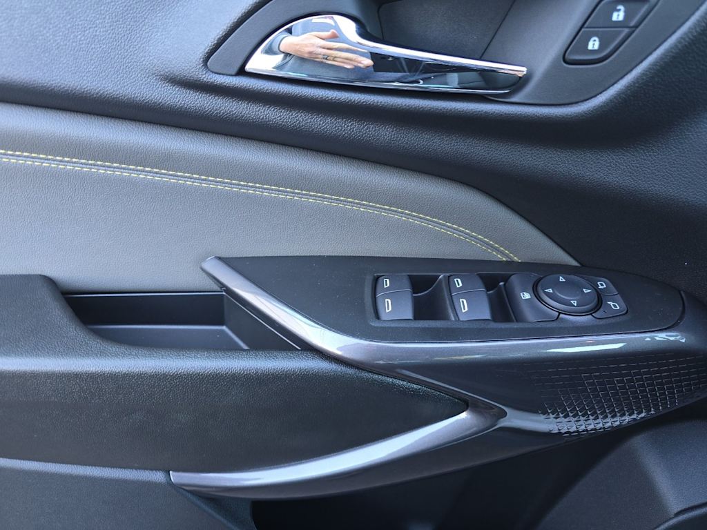 Thumbnail: 2025 Chevrolet Trax - 21