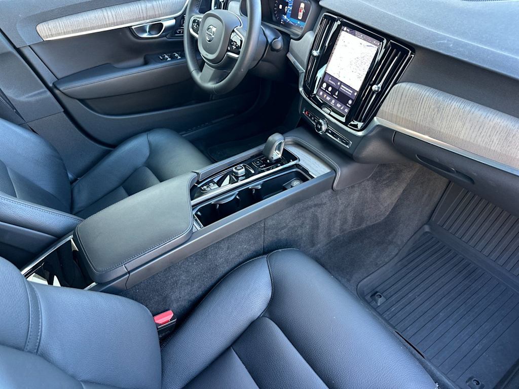 Thumbnail: 2023 Volvo S90 - 9