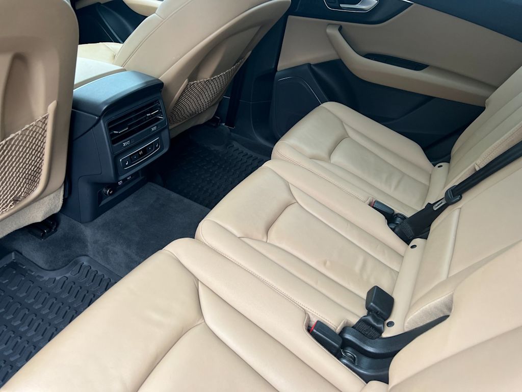 Thumbnail: 2020 Audi Q7 - 9