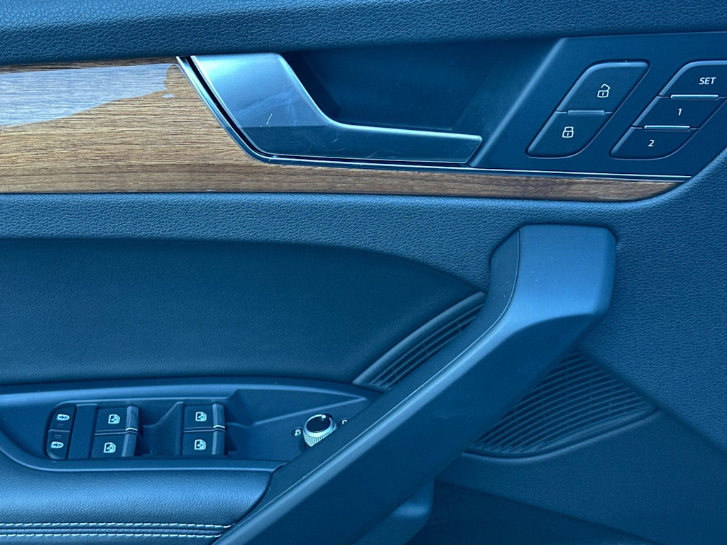Thumbnail: 2023 Audi Q5 - 21