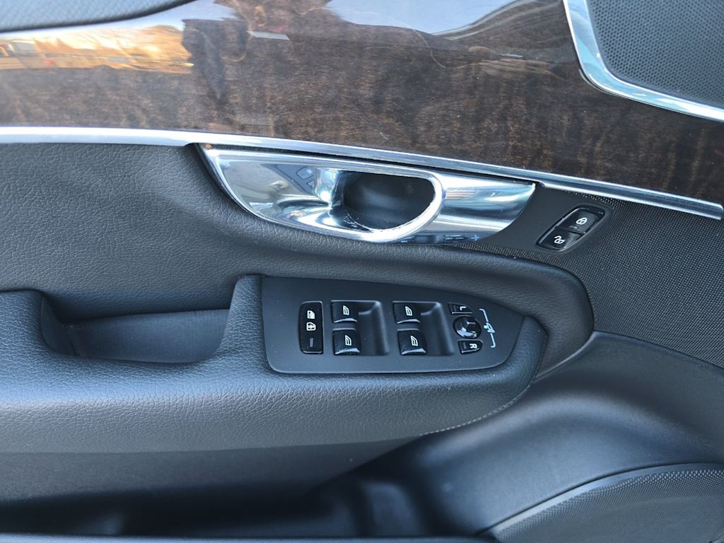 Thumbnail: 2016 Volvo XC90 - 13