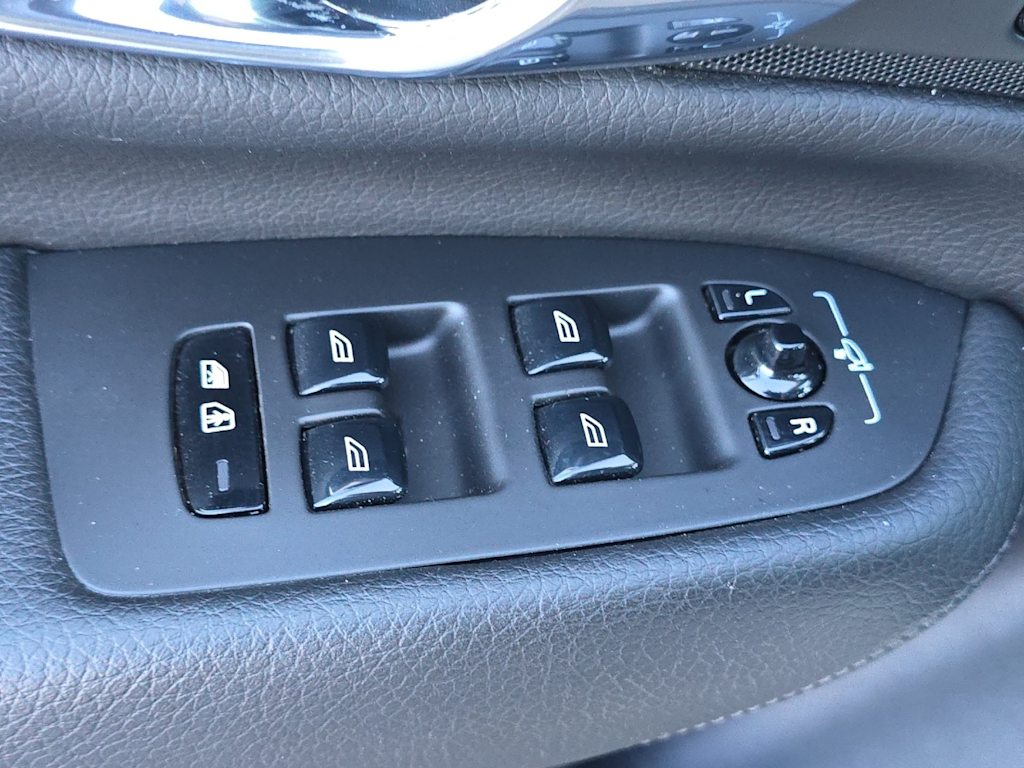 Thumbnail: 2016 Volvo XC90 - 14