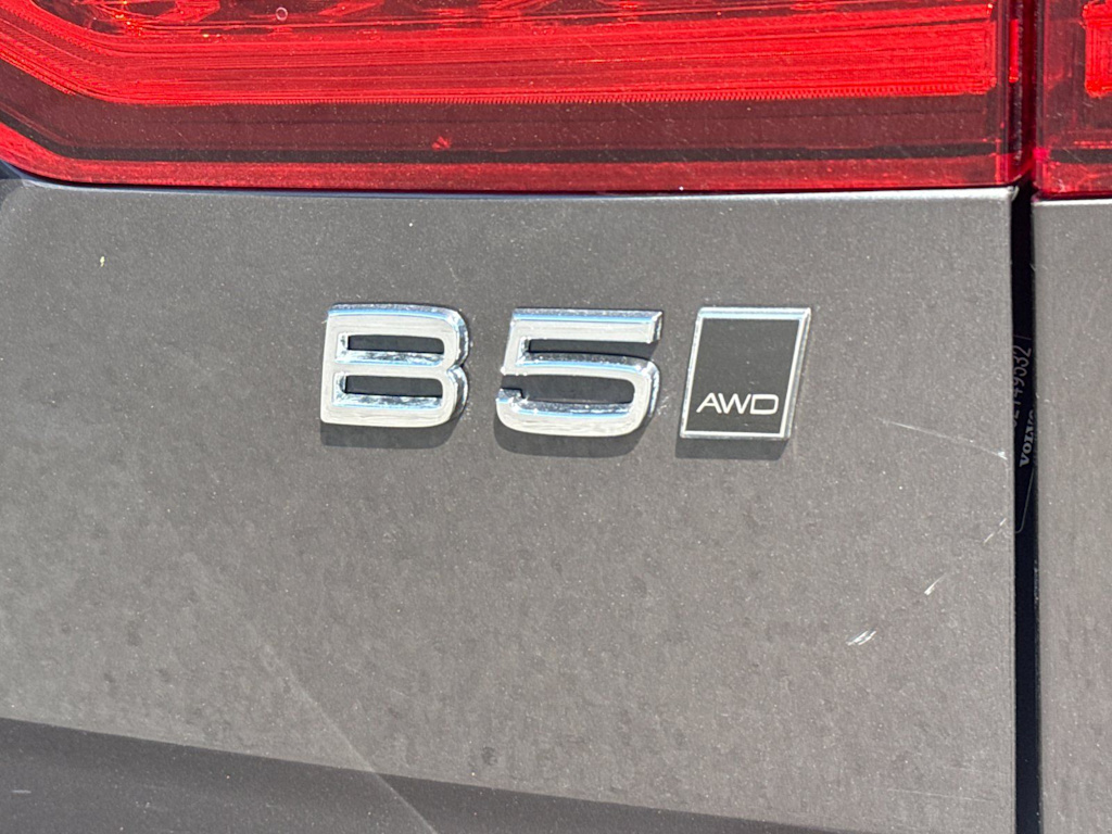 Thumbnail: 2025 Volvo V60 - 7