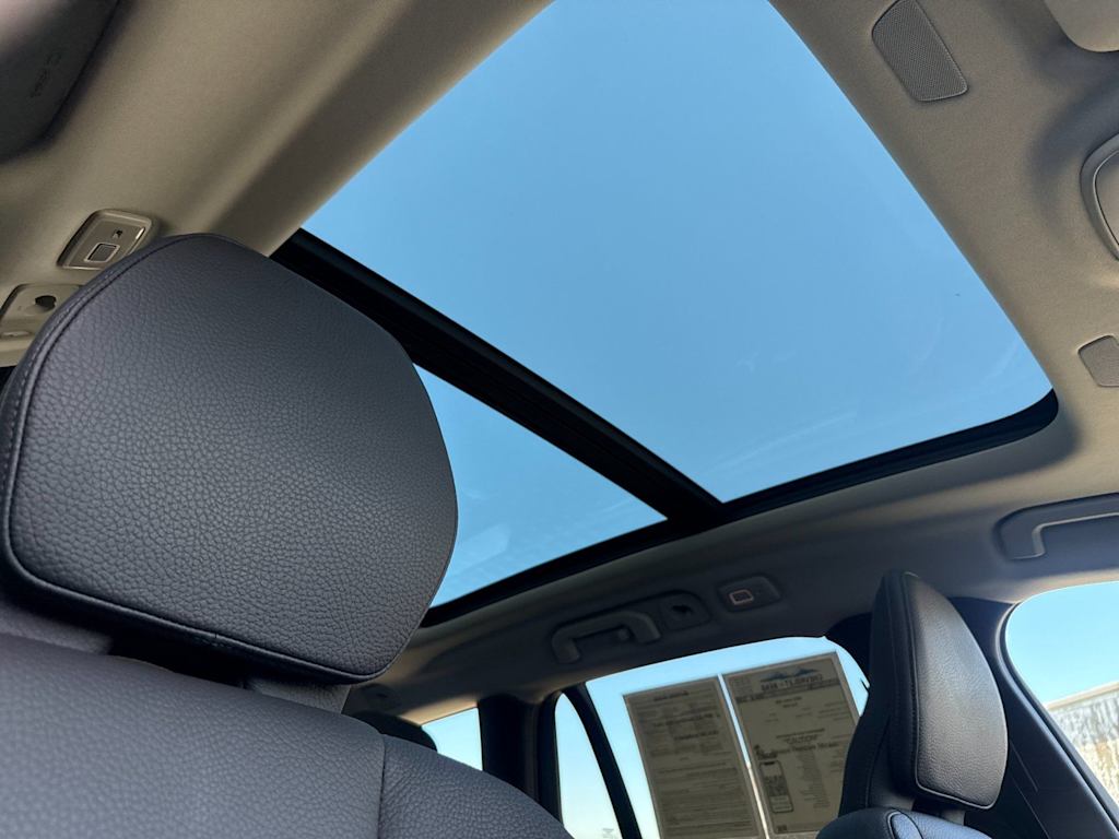 Thumbnail: 2025 Volvo V60 - 23
