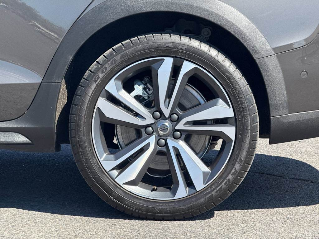 Thumbnail: 2025 Volvo V60 - 8