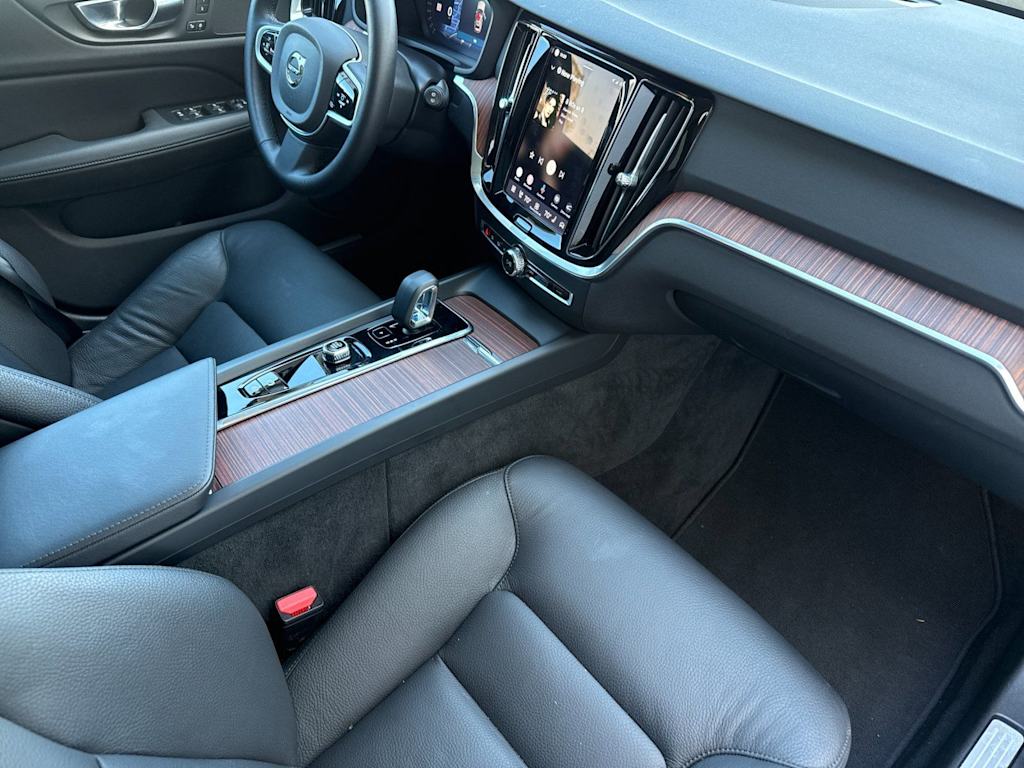 Thumbnail: 2025 Volvo V60 - 13