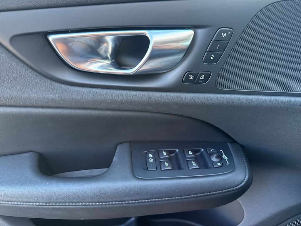 Thumbnail: 2025 Volvo V60 - 21