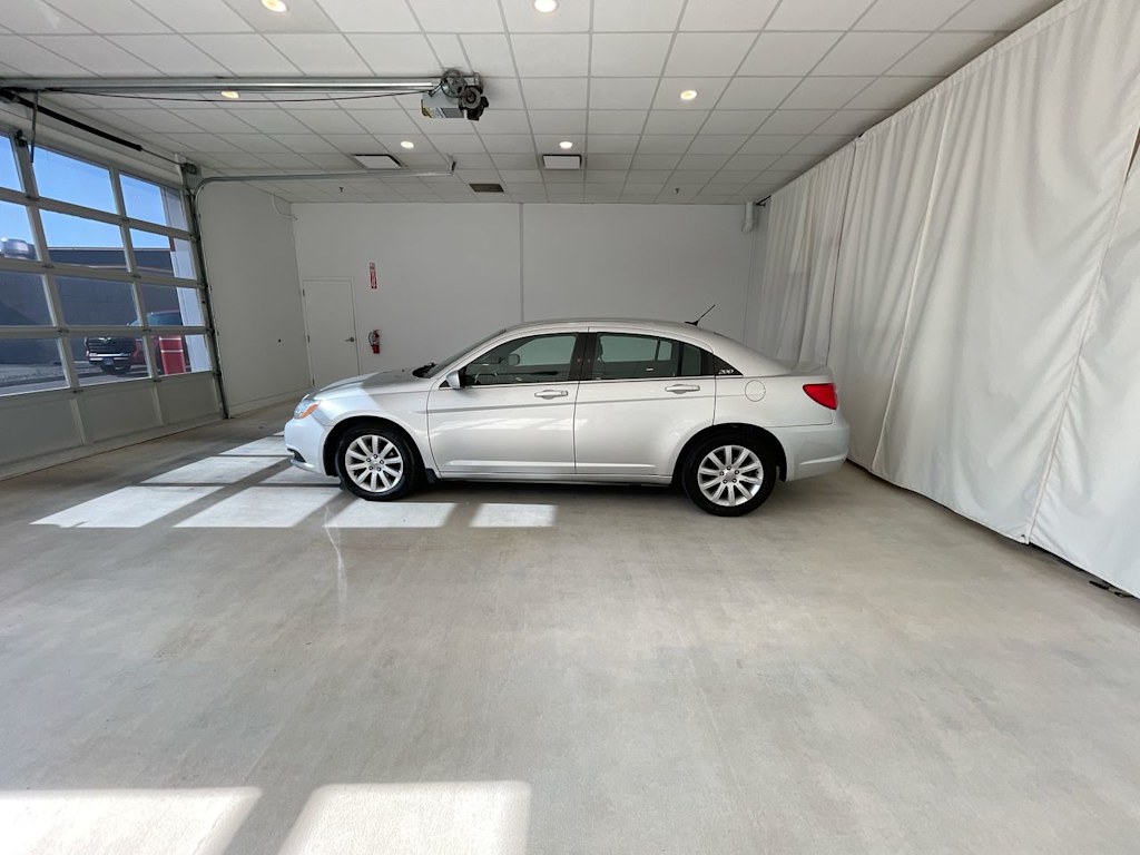 Thumbnail: 2012 Chrysler 200 - 12