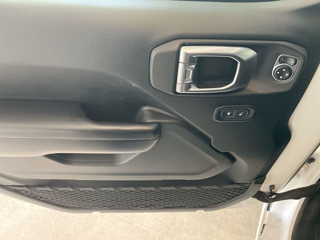 Thumbnail: 2019 Jeep Wrangler - 23