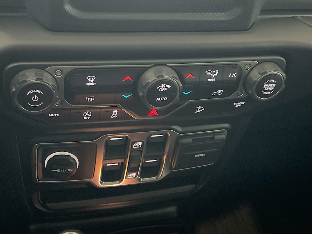 Thumbnail: 2019 Jeep Wrangler - 25