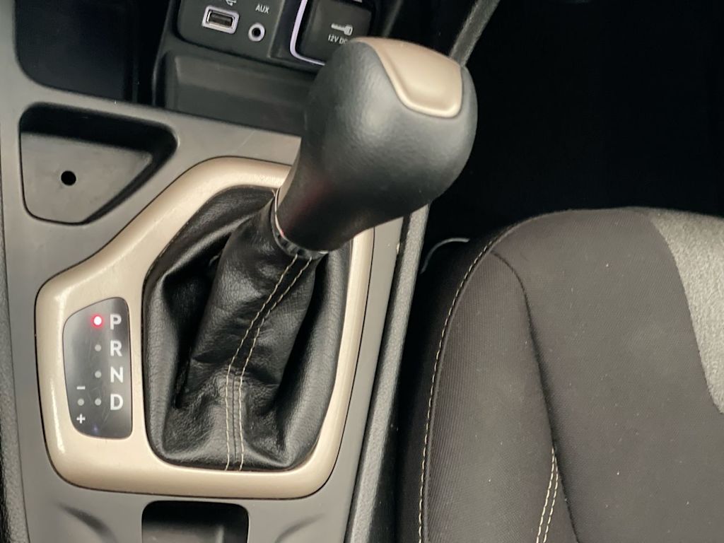 Thumbnail: 2018 Jeep Cherokee - 14