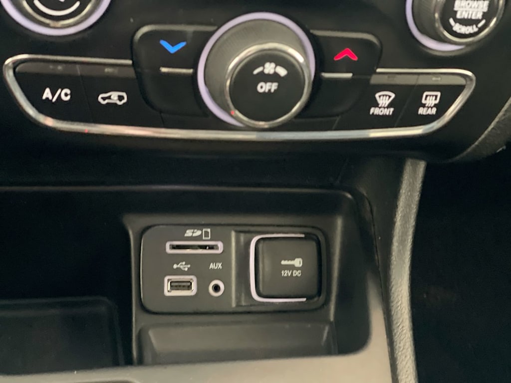 Thumbnail: 2018 Jeep Cherokee - 25