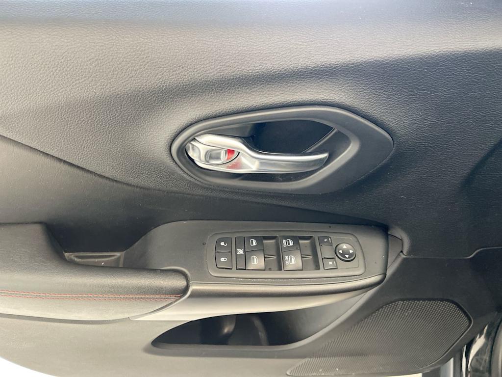 Thumbnail: 2019 Jeep Cherokee - 22