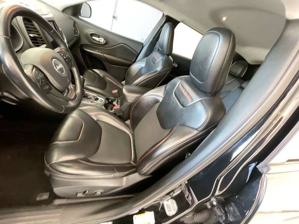 Thumbnail: 2019 Jeep Cherokee - 8