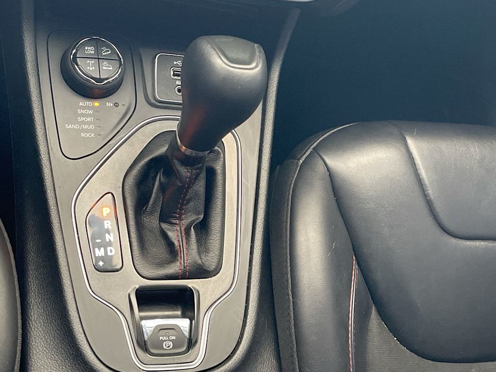 Thumbnail: 2019 Jeep Cherokee - 12