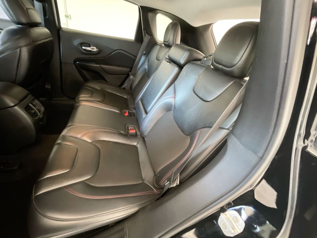 Thumbnail: 2019 Jeep Cherokee - 10