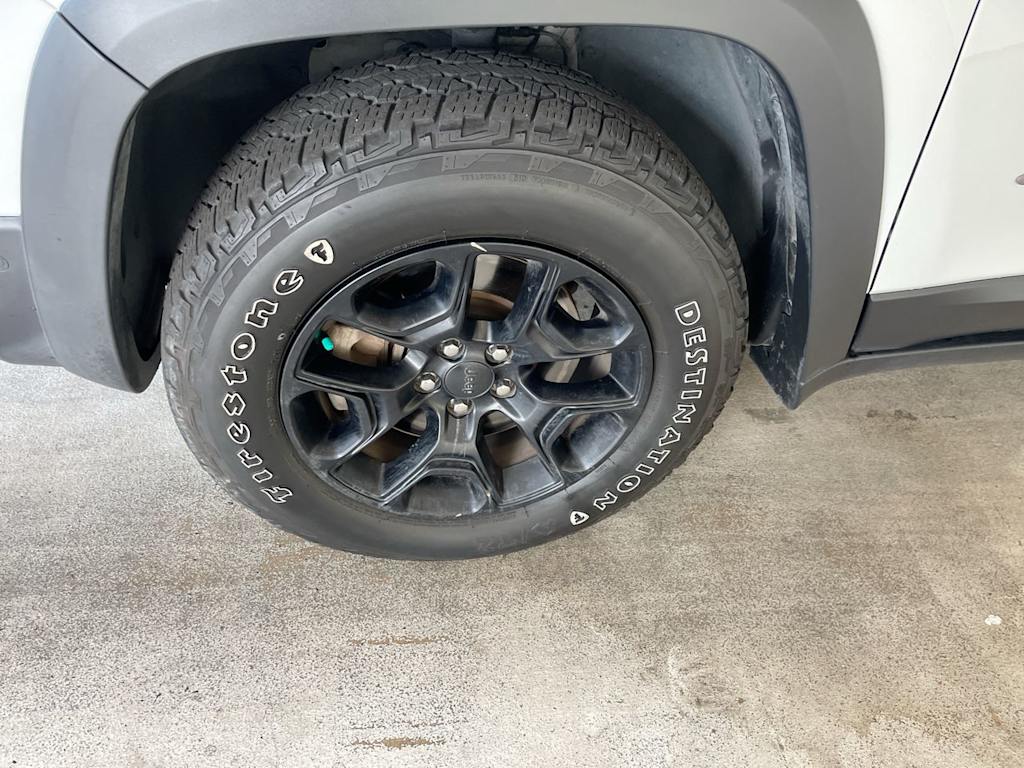 Thumbnail: 2020 Jeep Cherokee - 7