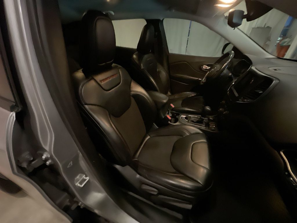 Thumbnail: 2019 Jeep Cherokee - 10