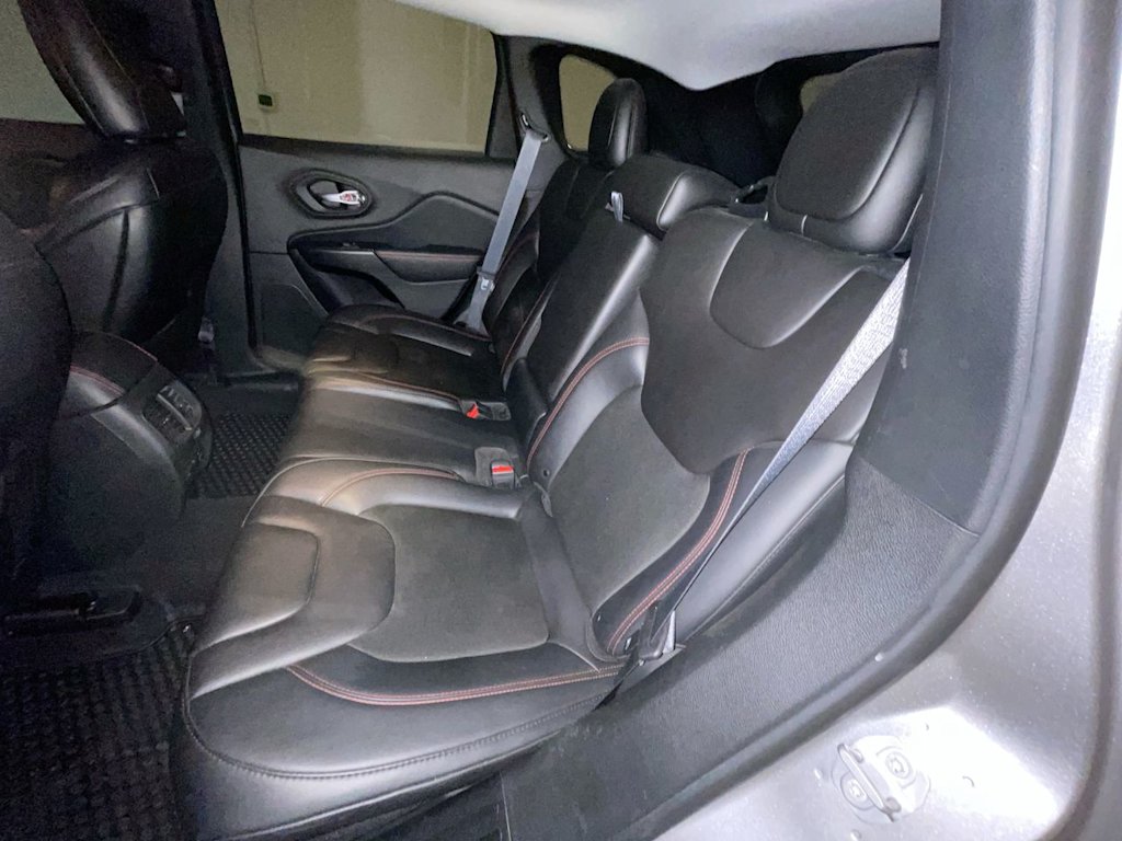 Thumbnail: 2019 Jeep Cherokee - 11