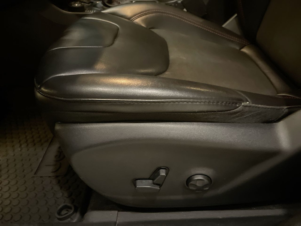 Thumbnail: 2019 Jeep Cherokee - 22