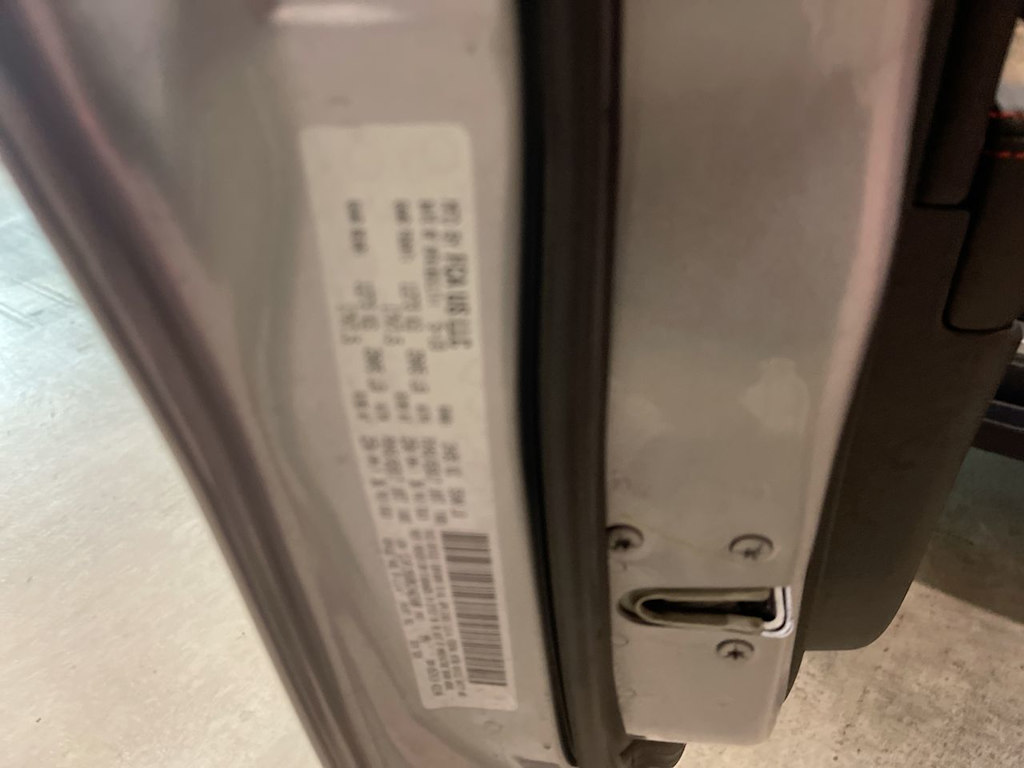 Thumbnail: 2019 Jeep Cherokee - 17