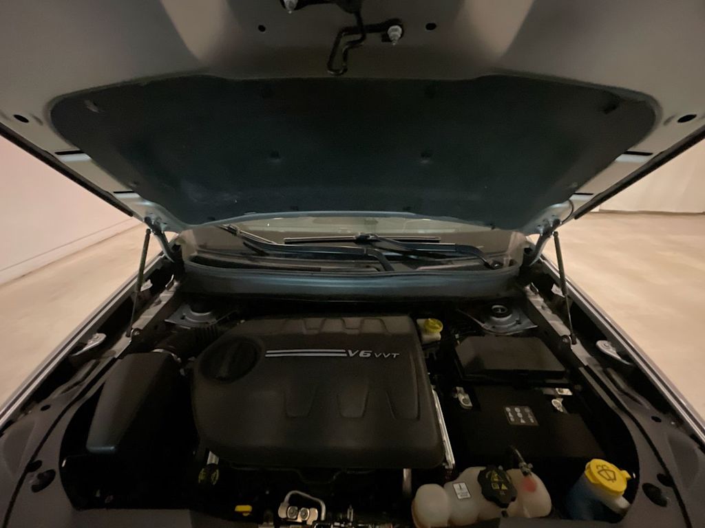 Thumbnail: 2019 Jeep Cherokee - 8