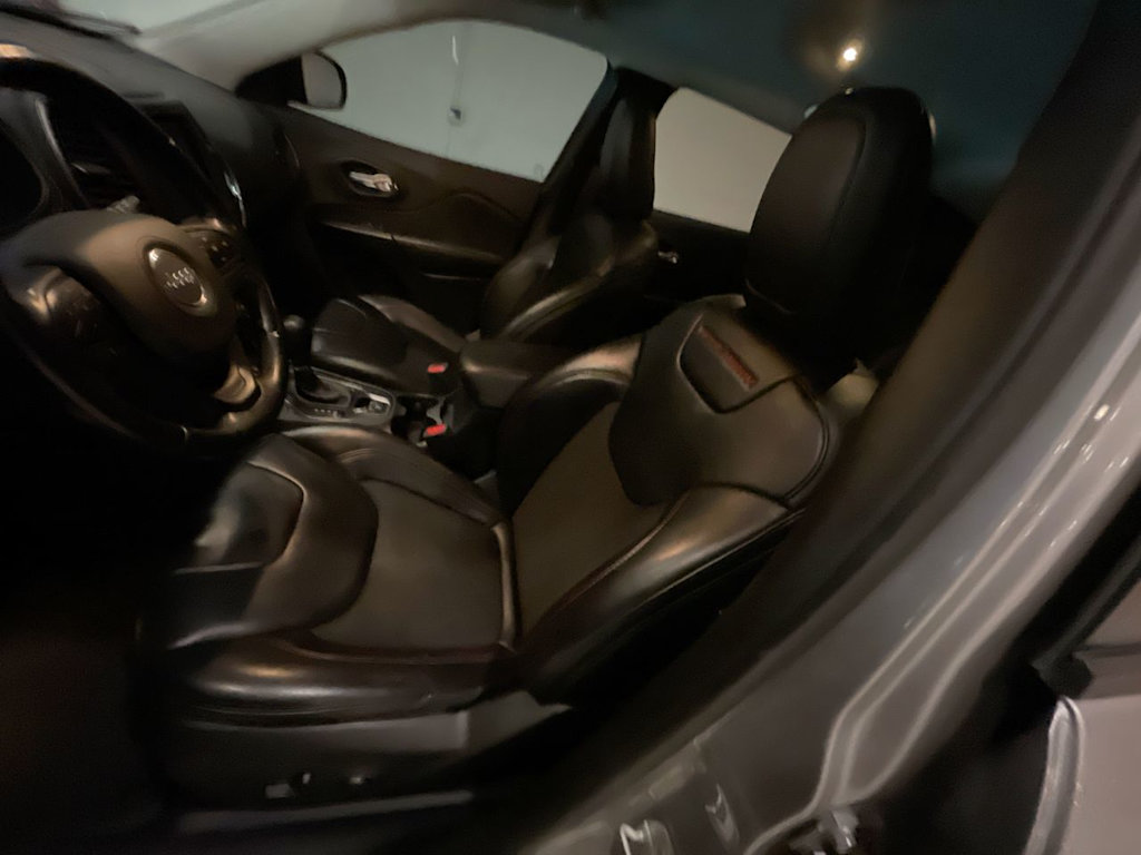 Thumbnail: 2019 Jeep Cherokee - 9