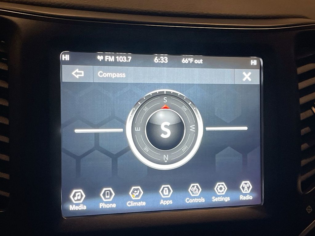 Thumbnail: 2019 Jeep Cherokee - 24