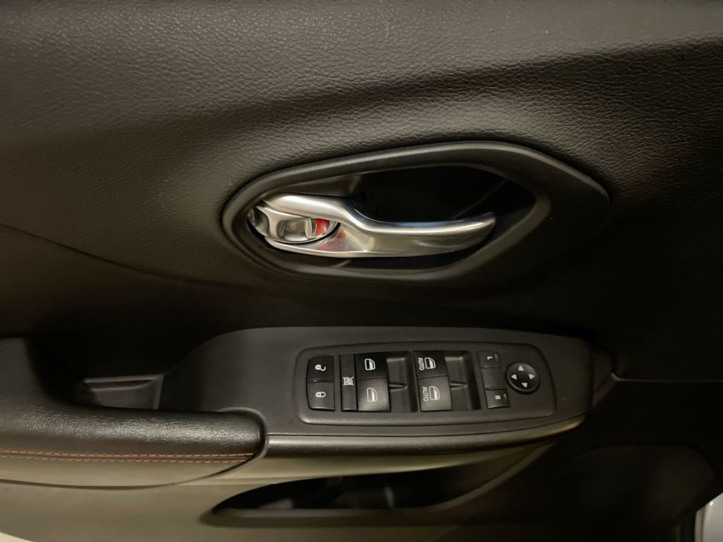 Thumbnail: 2019 Jeep Cherokee - 23