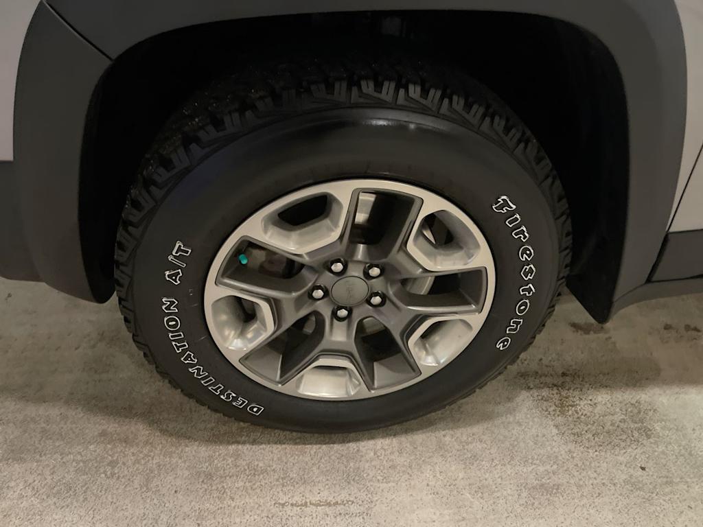 Thumbnail: 2019 Jeep Cherokee - 7