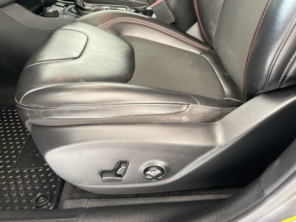 Thumbnail: 2019 Jeep Cherokee - 22