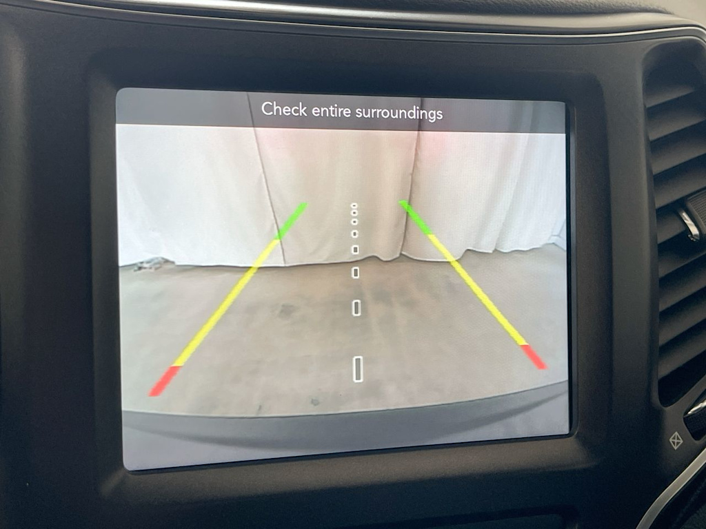 Thumbnail: 2019 Jeep Cherokee - 24