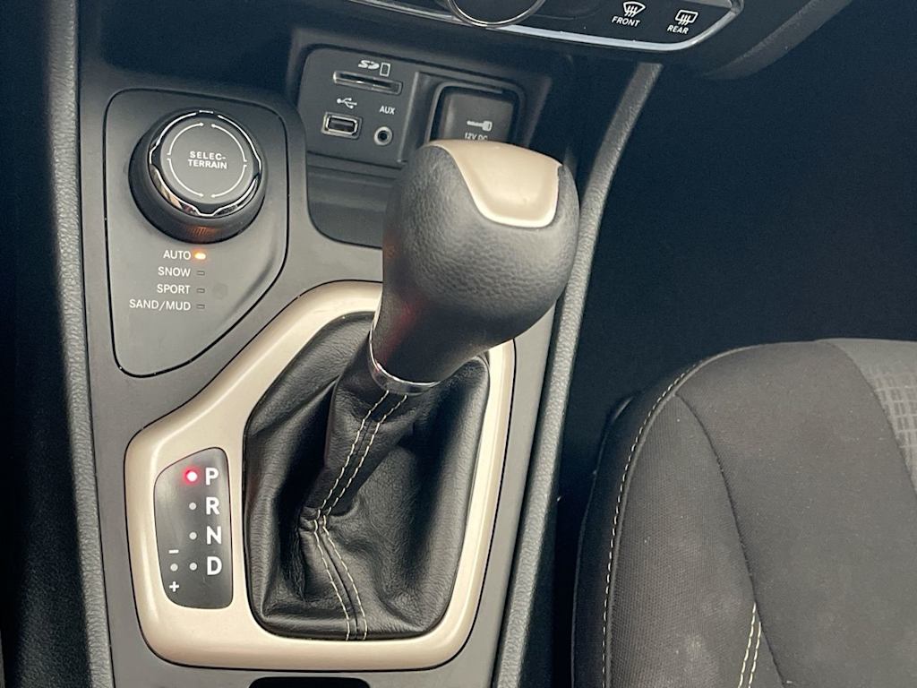 Thumbnail: 2016 Jeep Cherokee - 13