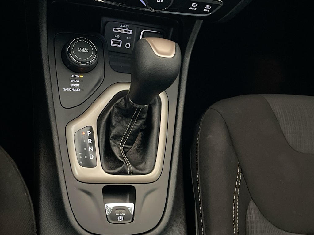 Thumbnail: 2017 Jeep Cherokee - 13