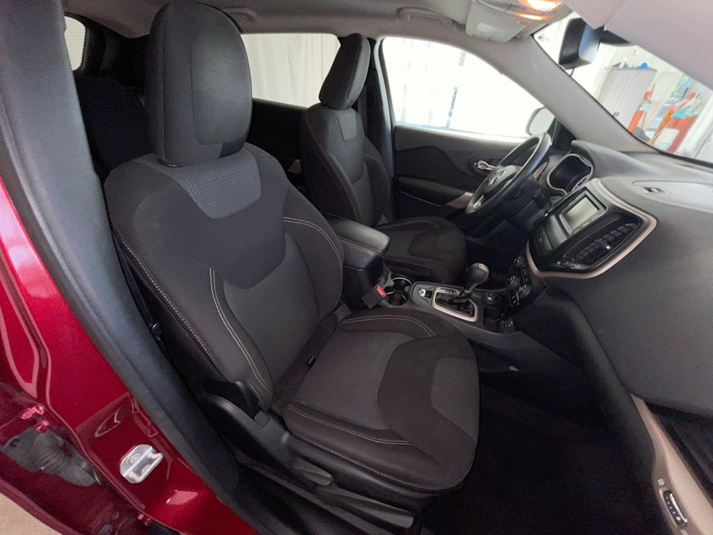 Thumbnail: 2017 Jeep Cherokee - 10