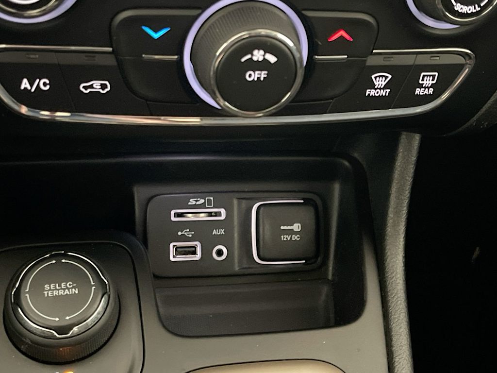 Thumbnail: 2017 Jeep Cherokee - 26
