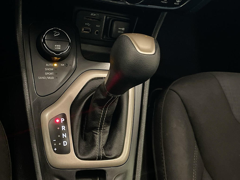 Thumbnail: 2017 Jeep Cherokee - 11