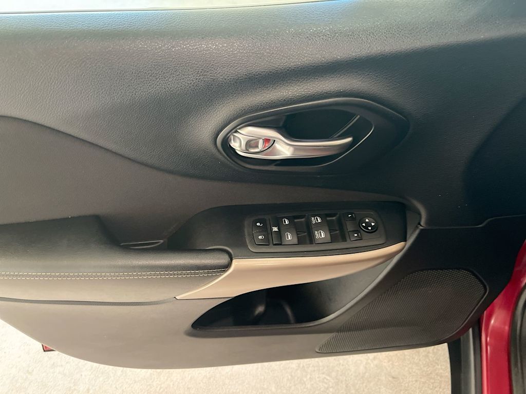 Thumbnail: 2017 Jeep Cherokee - 23