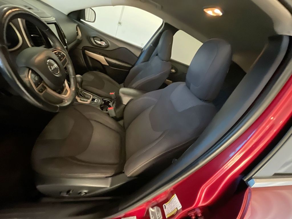 Thumbnail: 2017 Jeep Cherokee - 7