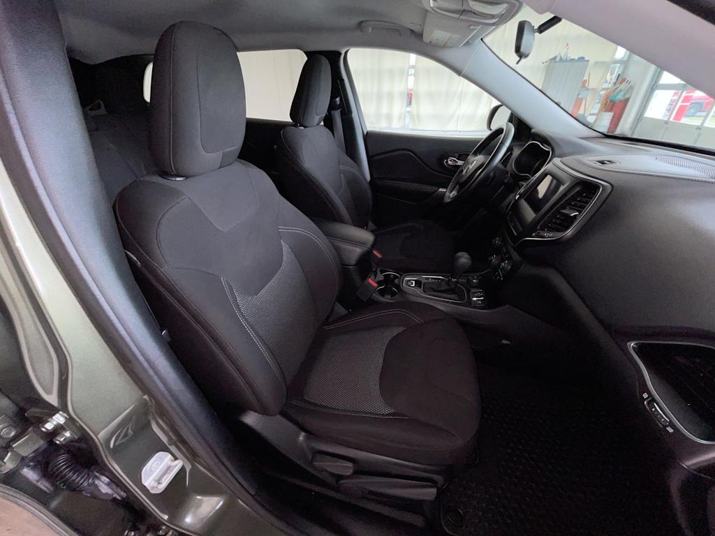 Thumbnail: 2019 Jeep Cherokee - 10