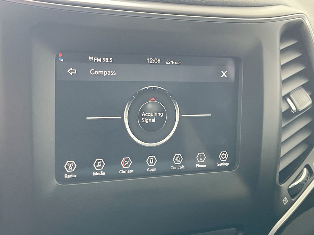 Thumbnail: 2019 Jeep Cherokee - 25