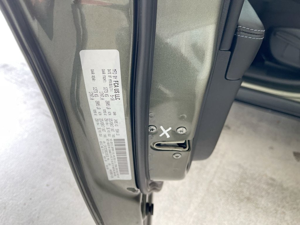 Thumbnail: 2019 Jeep Cherokee - 17